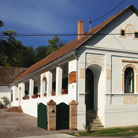 Gasthaus Florian Vendeghaz Villánykövesd Exterior foto