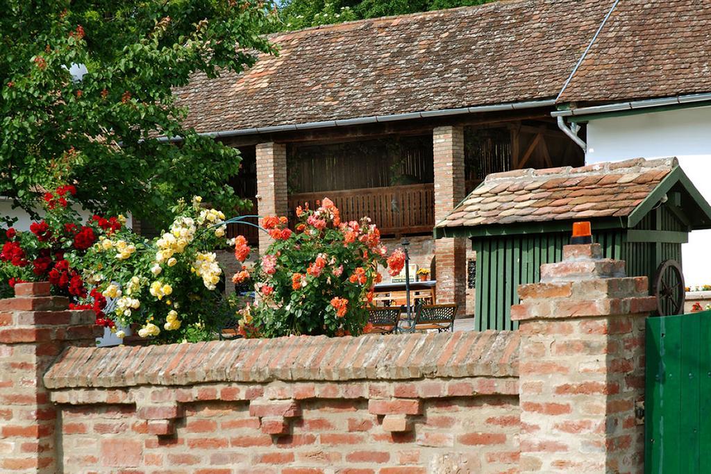 Gasthaus Florian Vendeghaz Villánykövesd Exterior foto