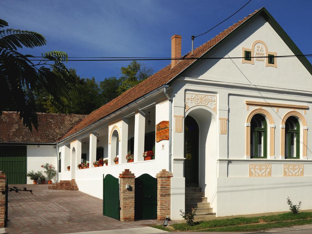 Gasthaus Florian Vendeghaz Villánykövesd Exterior foto